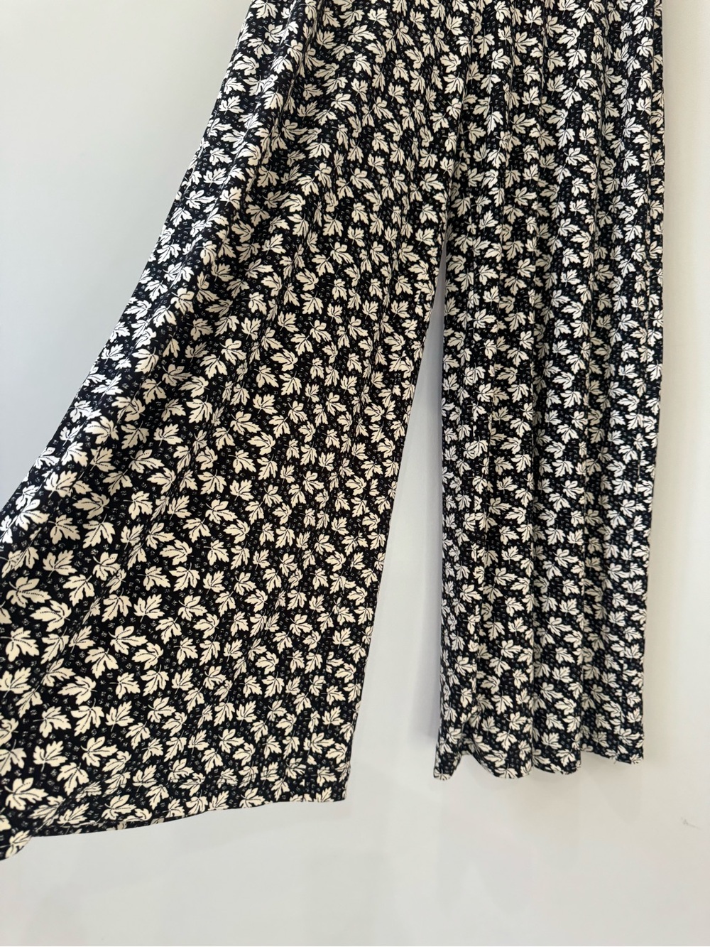 Norma Kamali Stretchy jersey wide leg flare leaf print high waist pants XS - Picture 2 of 10
